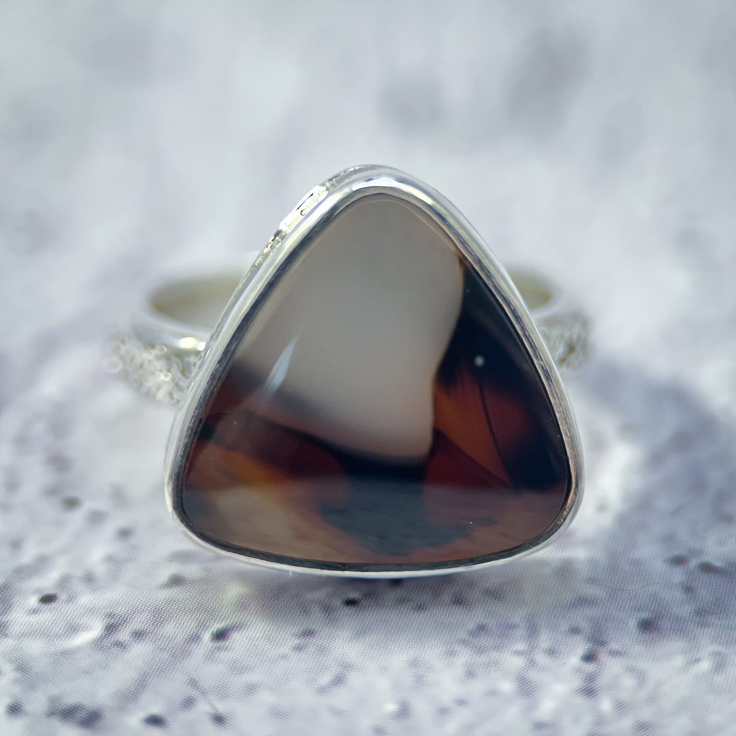 Embercrest Ring – Montana Agate Sterling Silver Textured Band (Size 8)