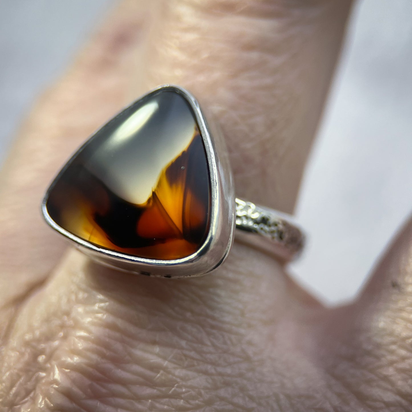 Embercrest Ring – Montana Agate Sterling Silver Textured Band (Size 8)