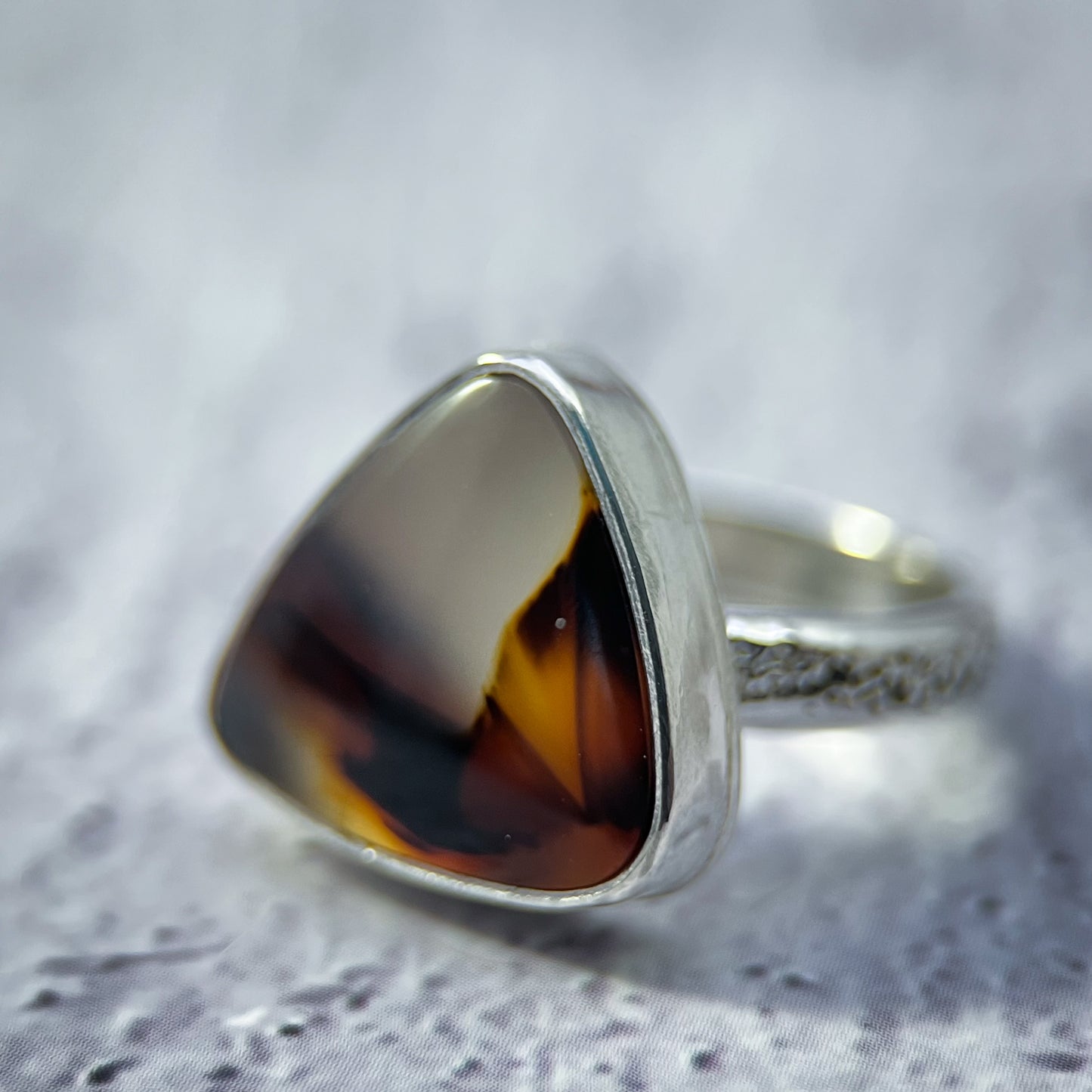 Embercrest Ring – Montana Agate Sterling Silver Textured Band (Size 8)
