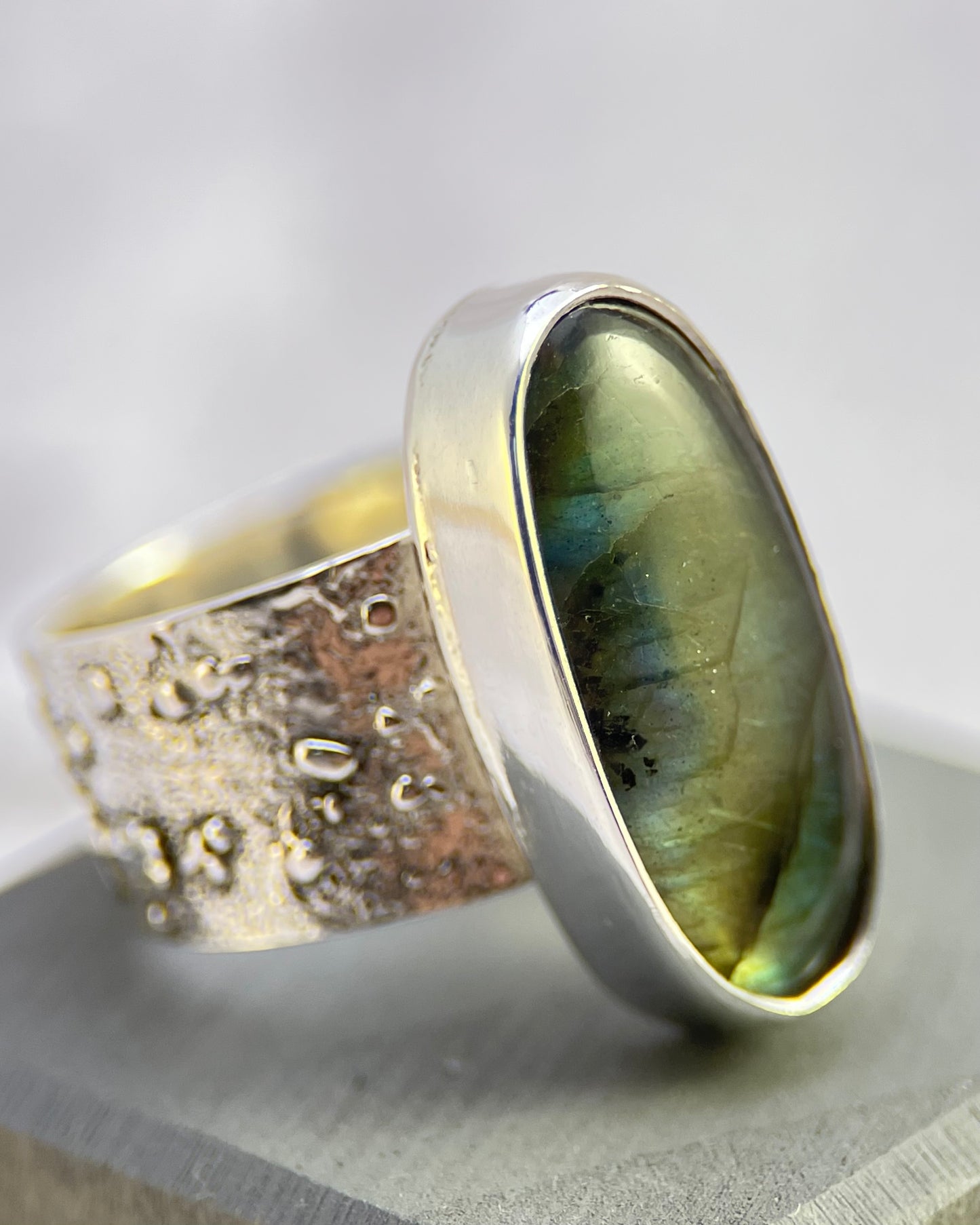 Tree Light Ring – Labradorite & Silver Fusion Band